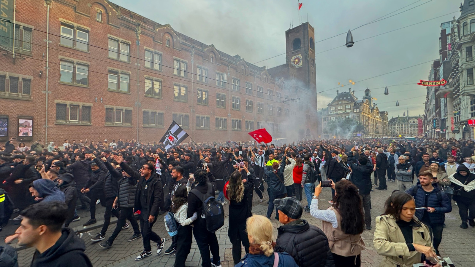 Stoet van Besiktas-supporters