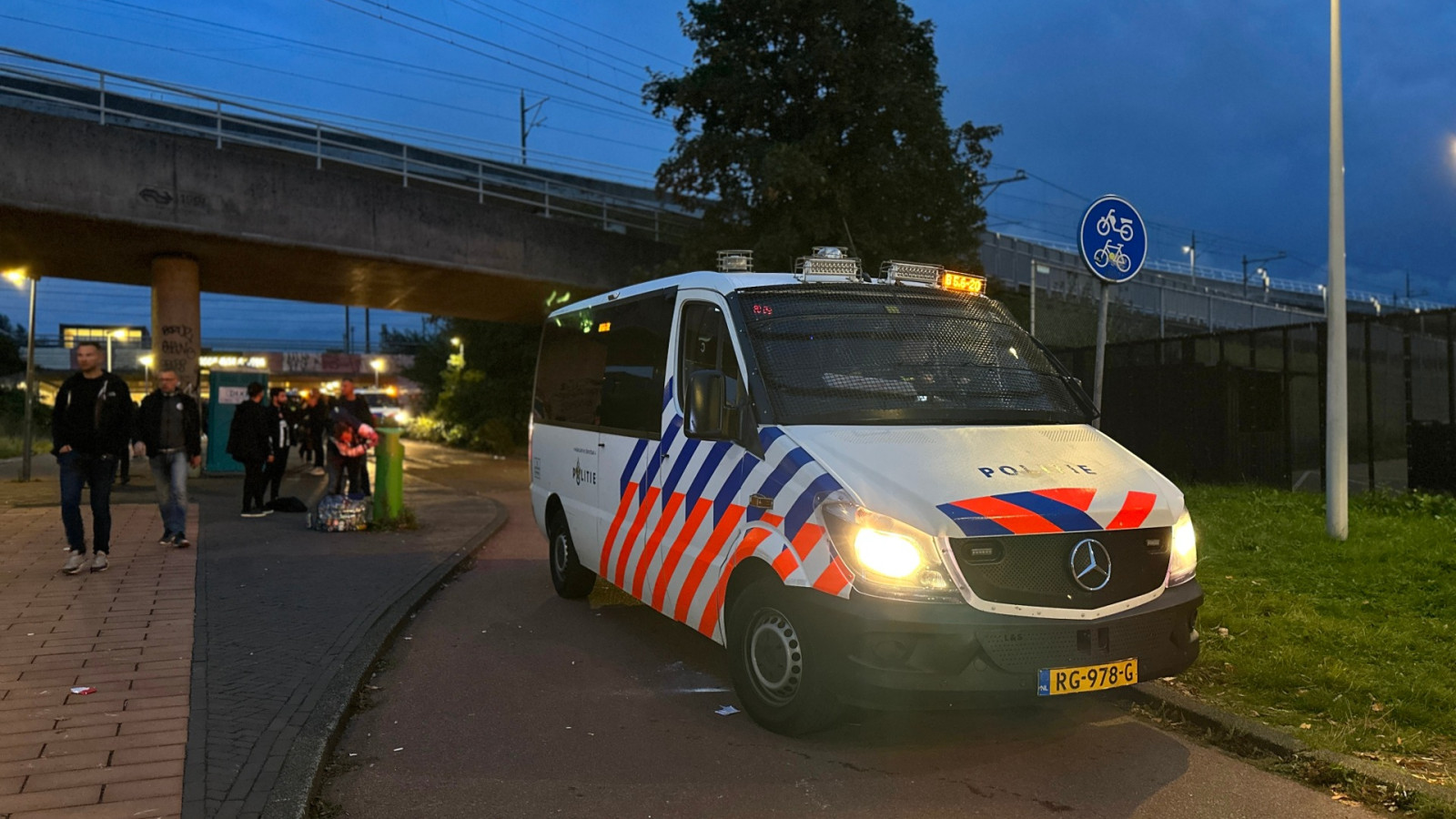 Fans Besiktas bij Station Strandvliet