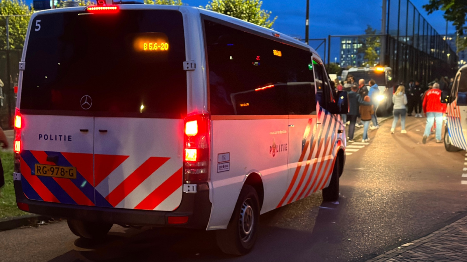 Fans Besiktas bij Station Strandvliet