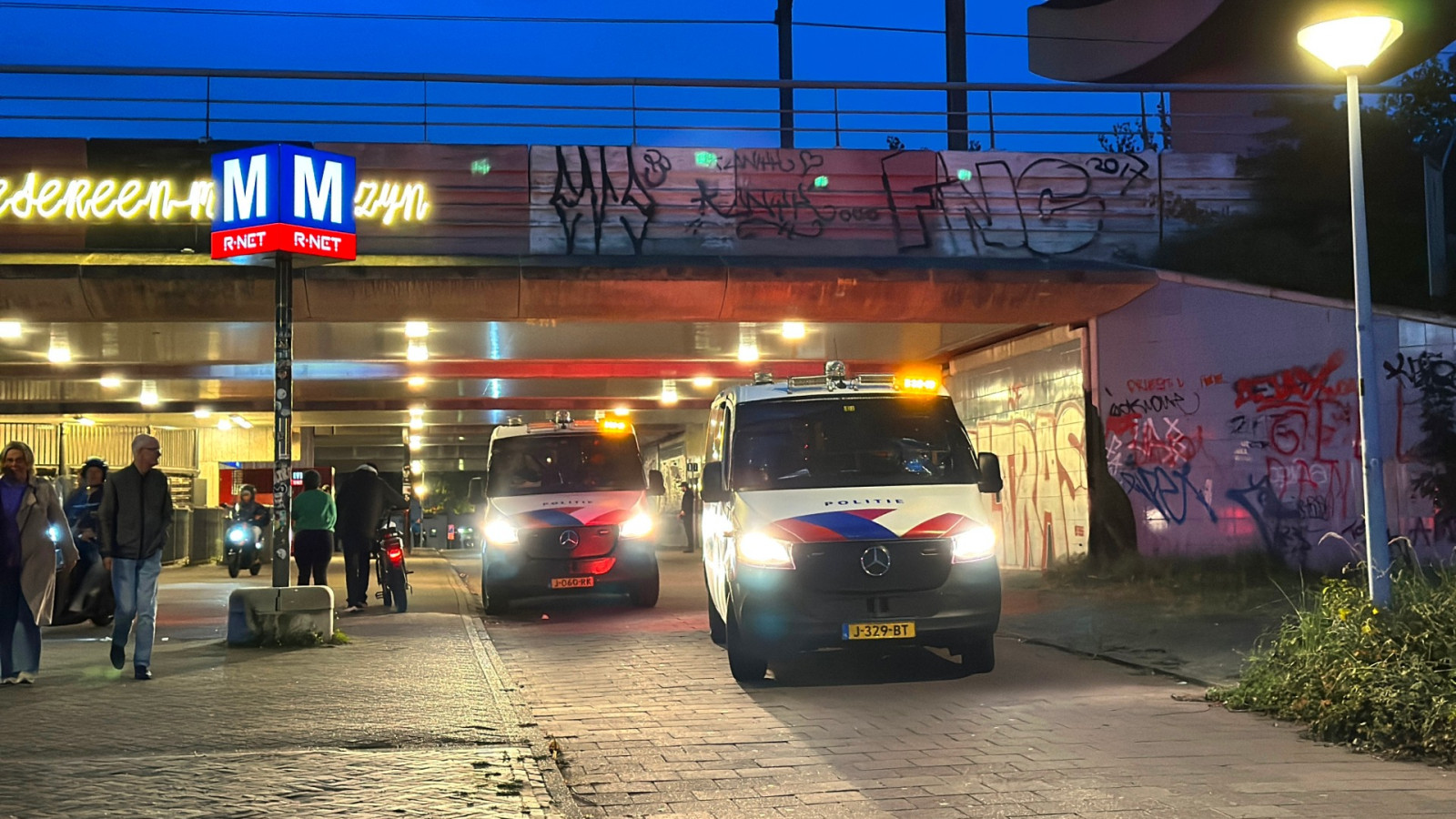 Fans Besiktas bij Station Strandvliet