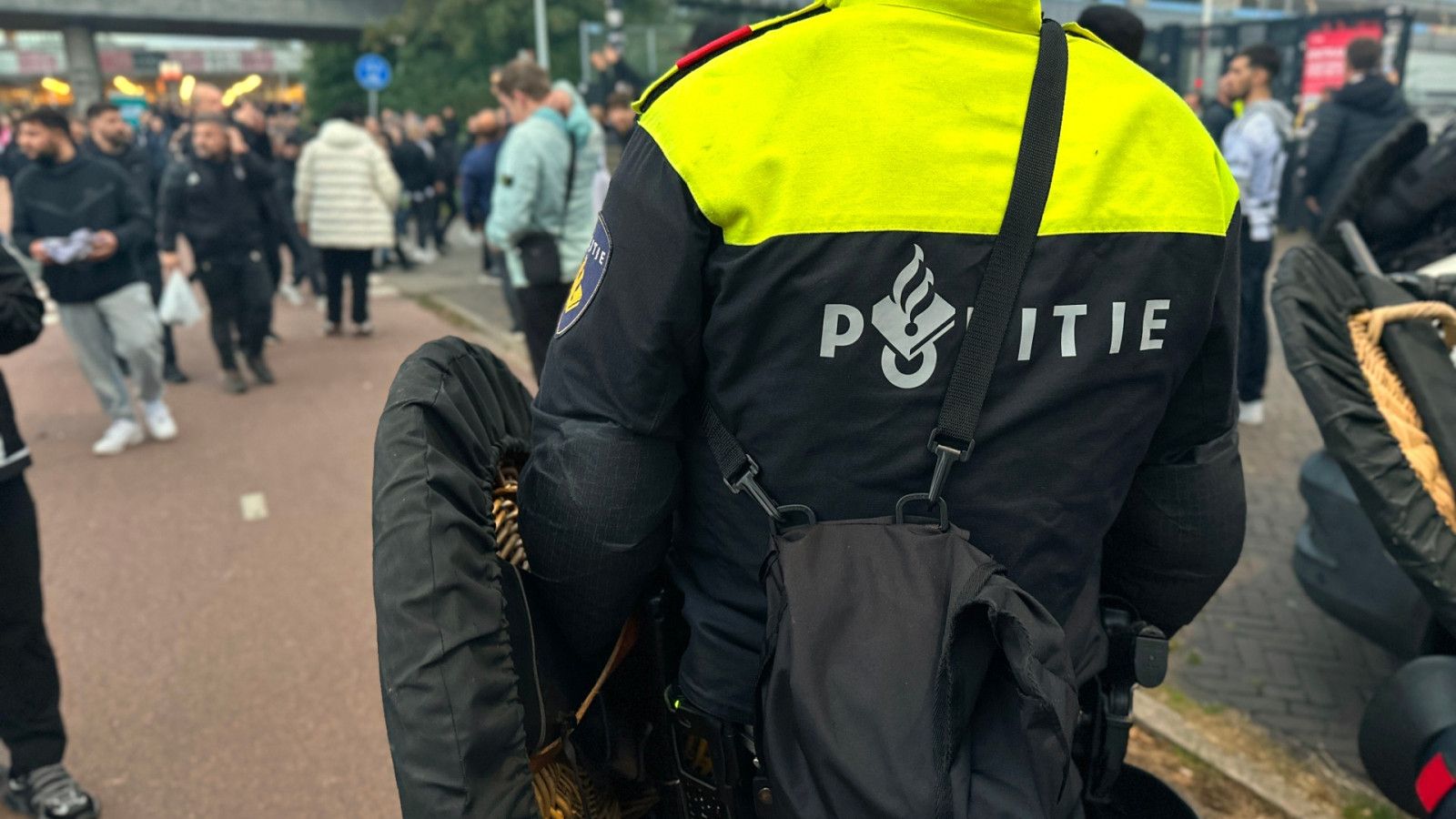 Fans Besiktas bij Station Strandvliet