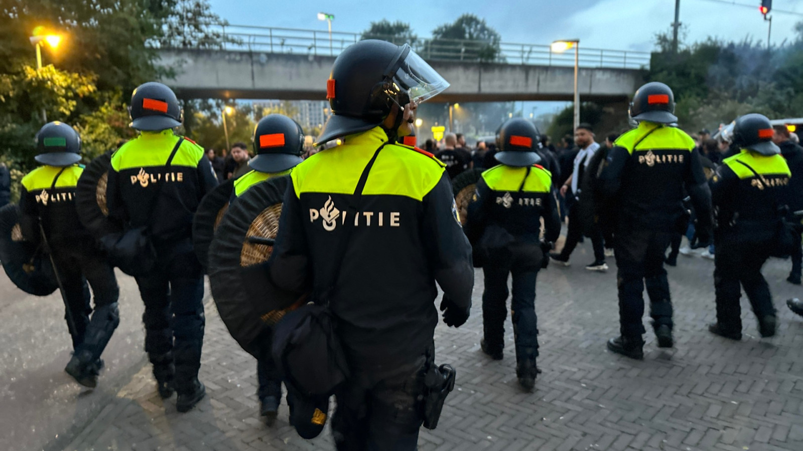 Fans Besiktas bij Station Strandvliet