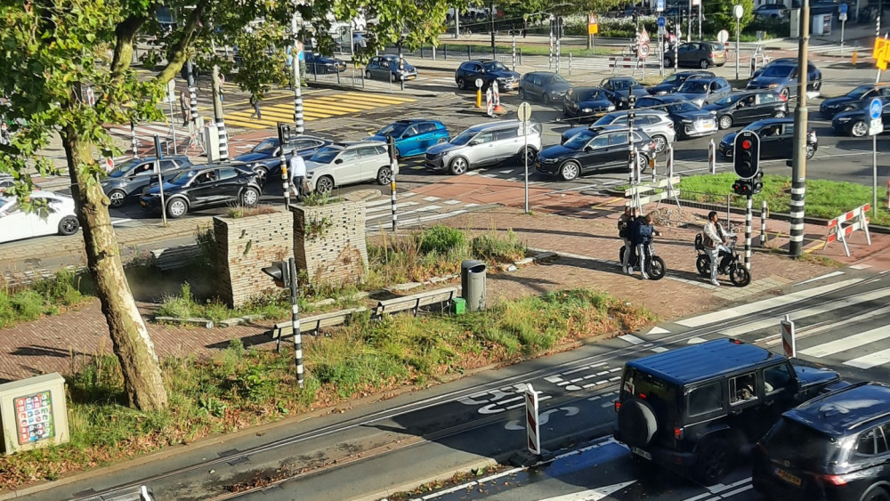 ニューウェ・メールジャンクションの工事のため、南部の交通が停止中
