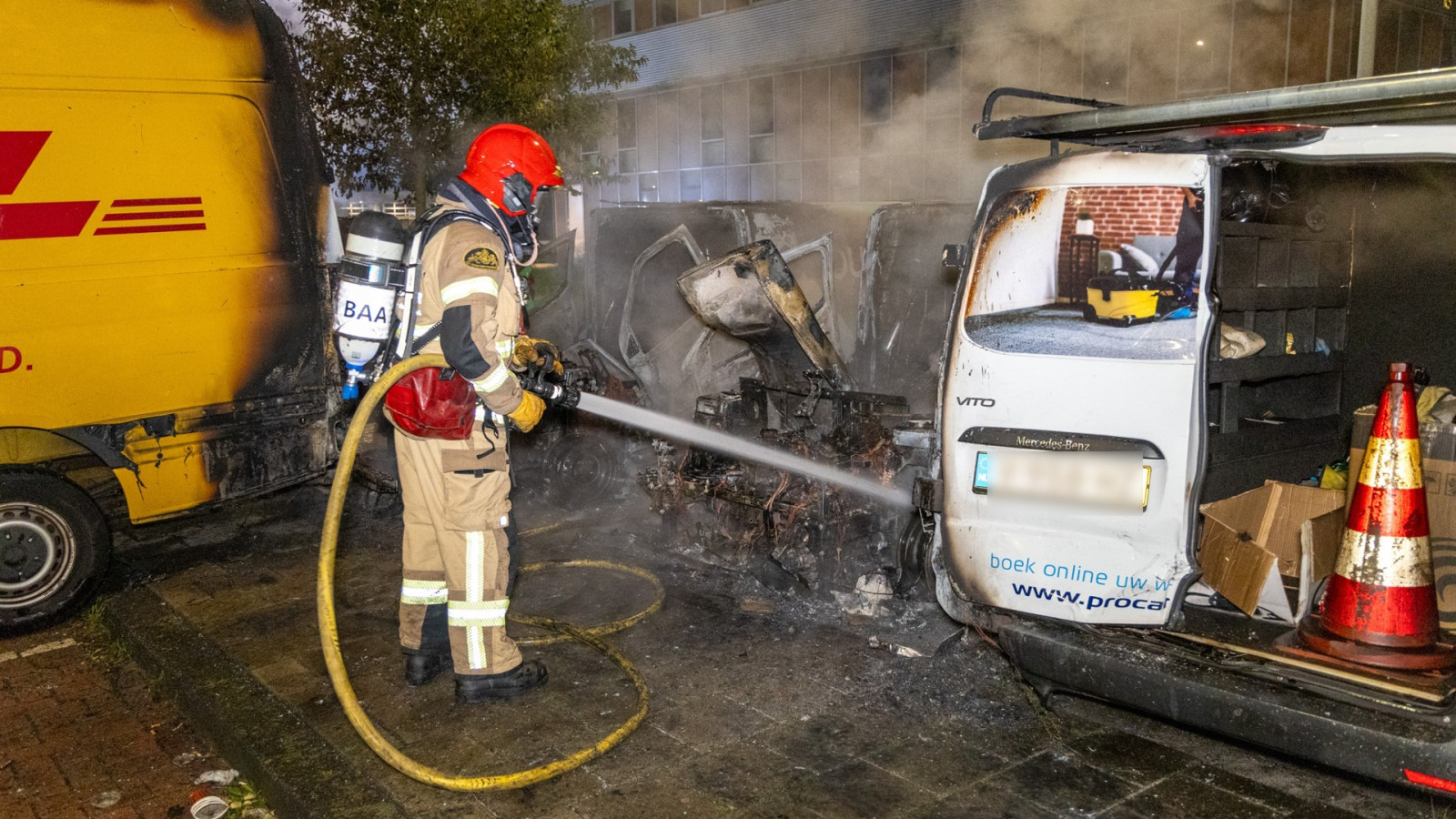 Auto's in brand in Nieuw-West