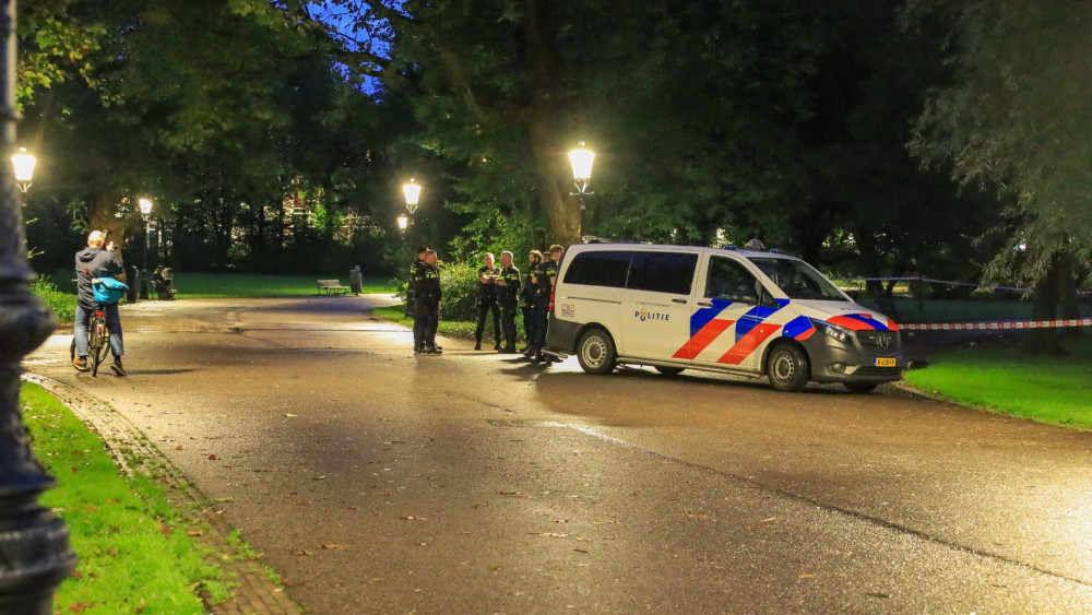 Search with police dogs in Oosterpark after a possible shooting incident