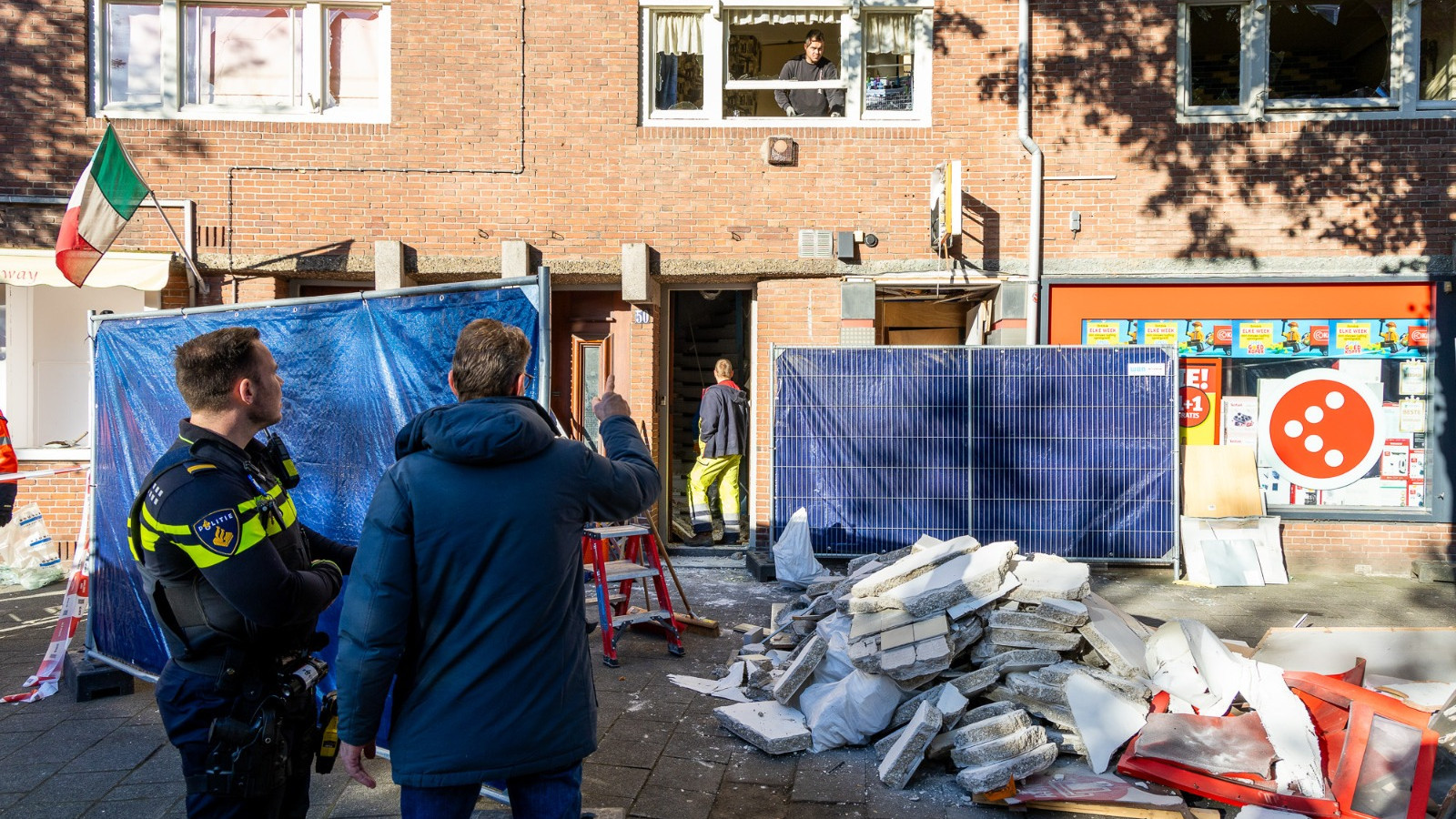 Veertien woningen beschadigd door plofkraak Maasstraat