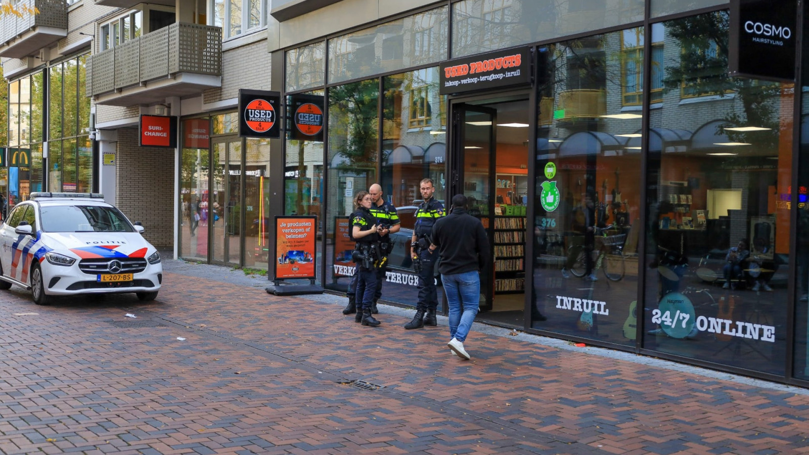 Overval winkel voor tweedehands spullen Bijlmerplein 