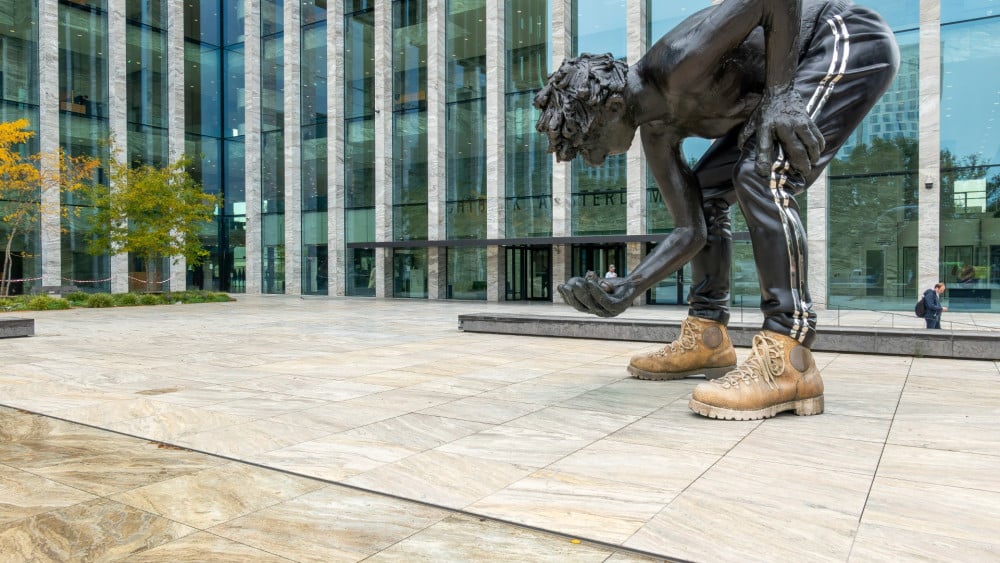 31-jarige veelpleger die man tegen hoofd schopte veroordeeld tot acht maanden cel