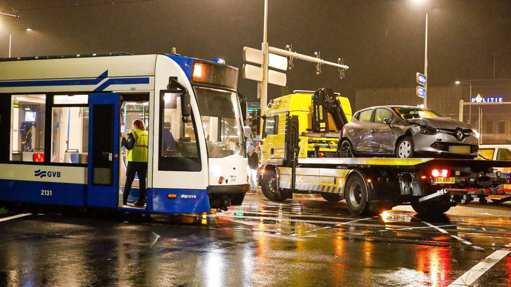 Tram 26 ontspoord na aanrijding op IJburglaan, GVB zet bussen in