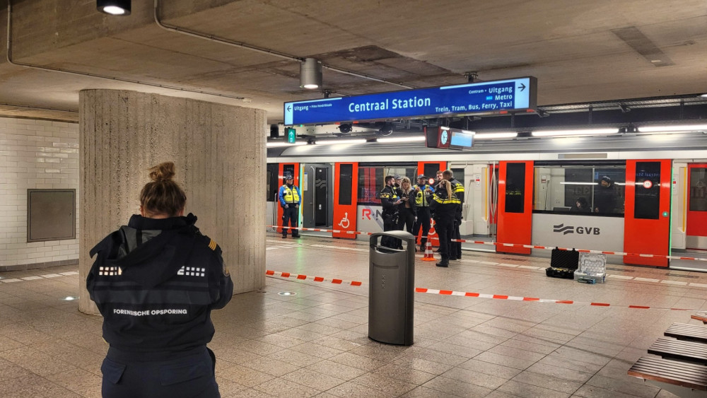 Gewonde bij steekpartij op perron metro Centraal Station