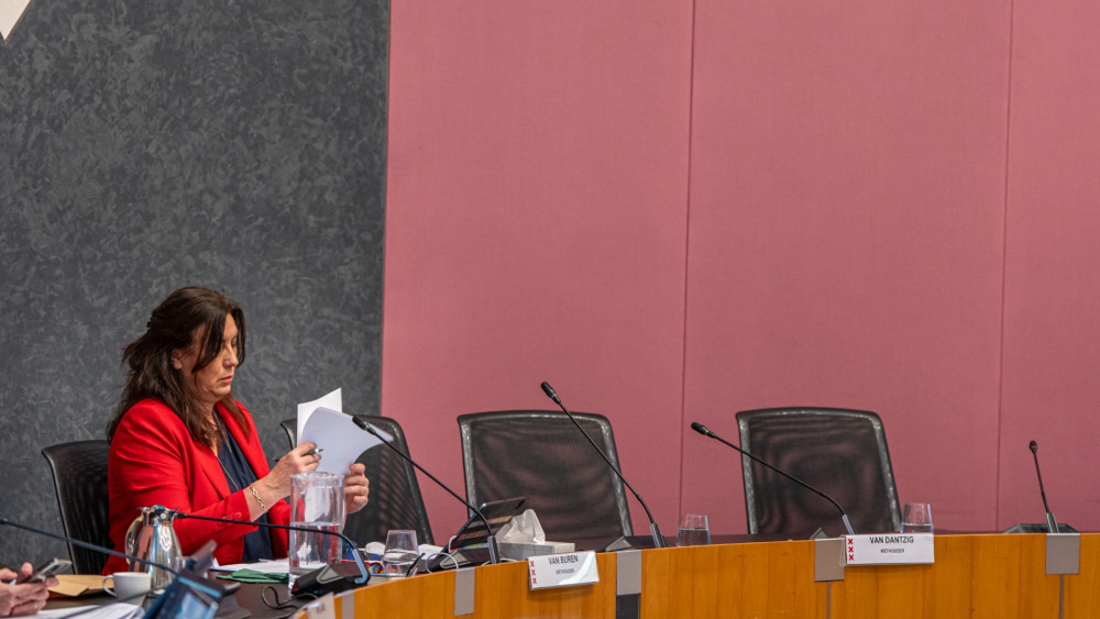 Wethouder en coalitiepartijen vooral kritisch op ambtenaren na rapport over facturenfiasco