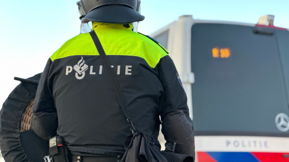 ME ontruimt kraakpand op de Amstelveenseweg