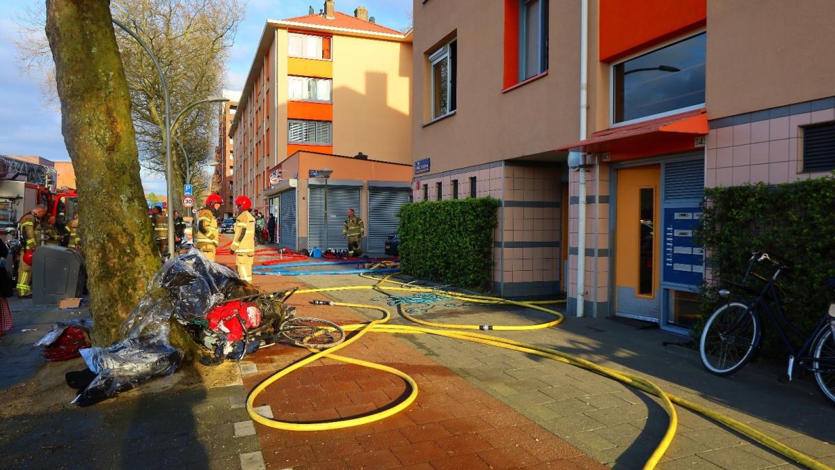 Grote brand uitgebroken in Geuzenveld: 