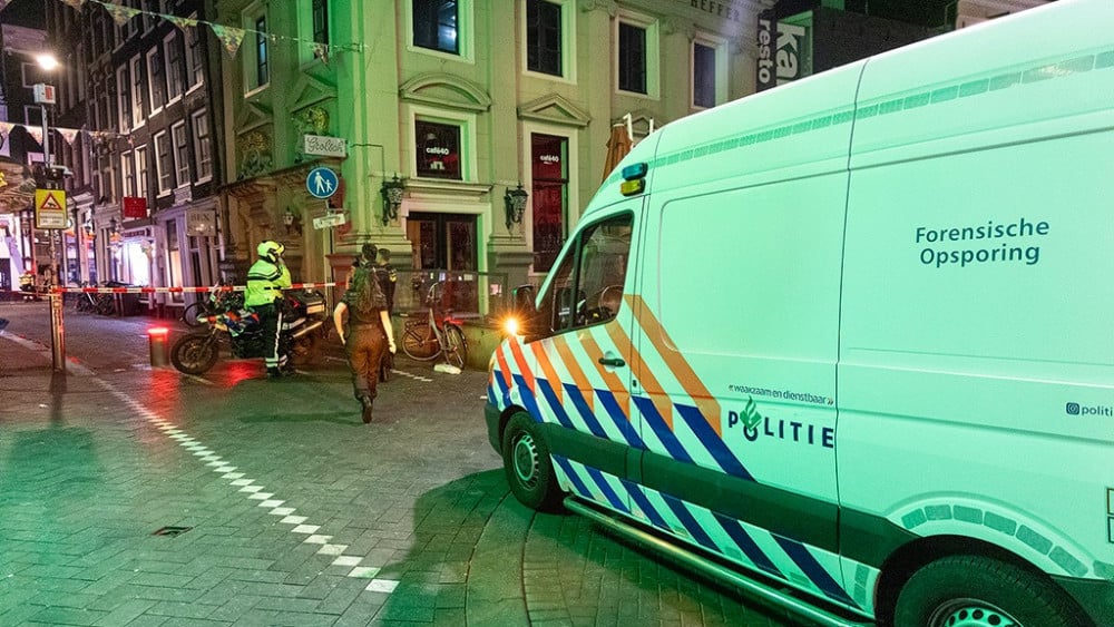 Schietpartij Damrak was reactie op dreiging met mes, geen straf voor schot