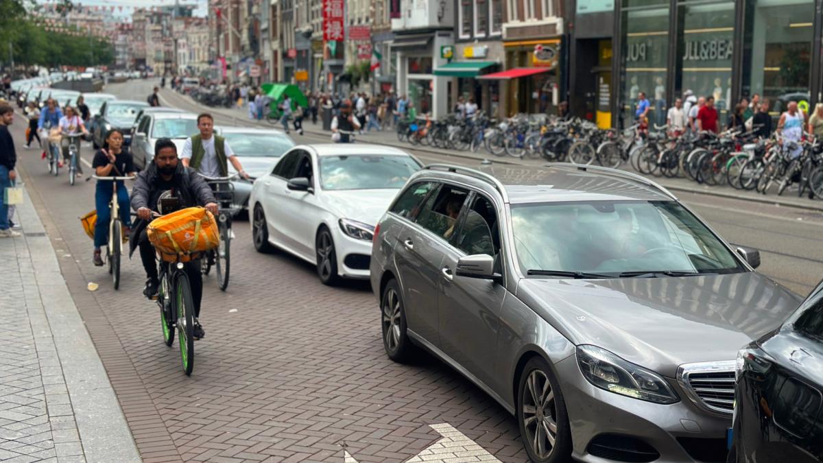 At5 Files Minder files door werk aan A10, wel drukte op wegen in stad - AT5