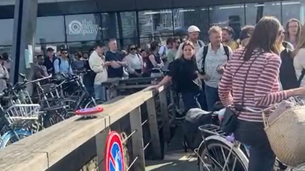 Grote drukte op de ponten: "Enorme chaos"