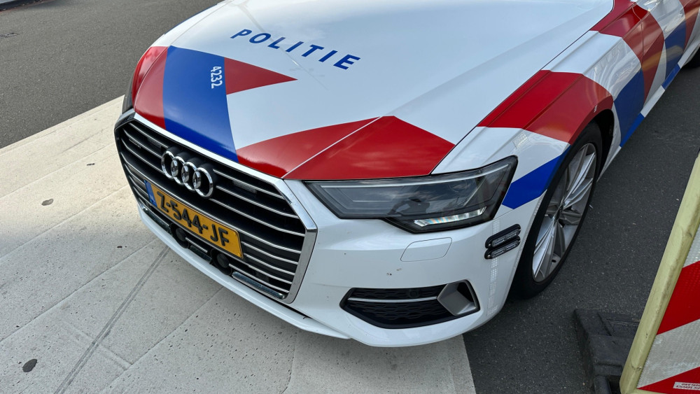 Gevecht tussen Ajax- en Feyenoordsupporters langs A28, auto in brand gestoken