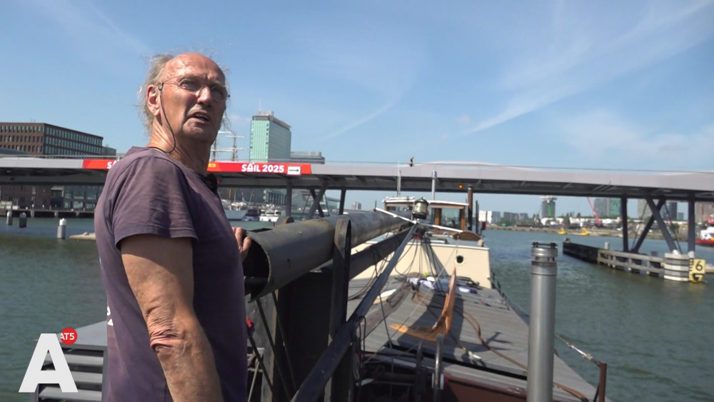 Woonboten verplaatst voor Sail: "Joehoe! Dit is toch ontroerend"