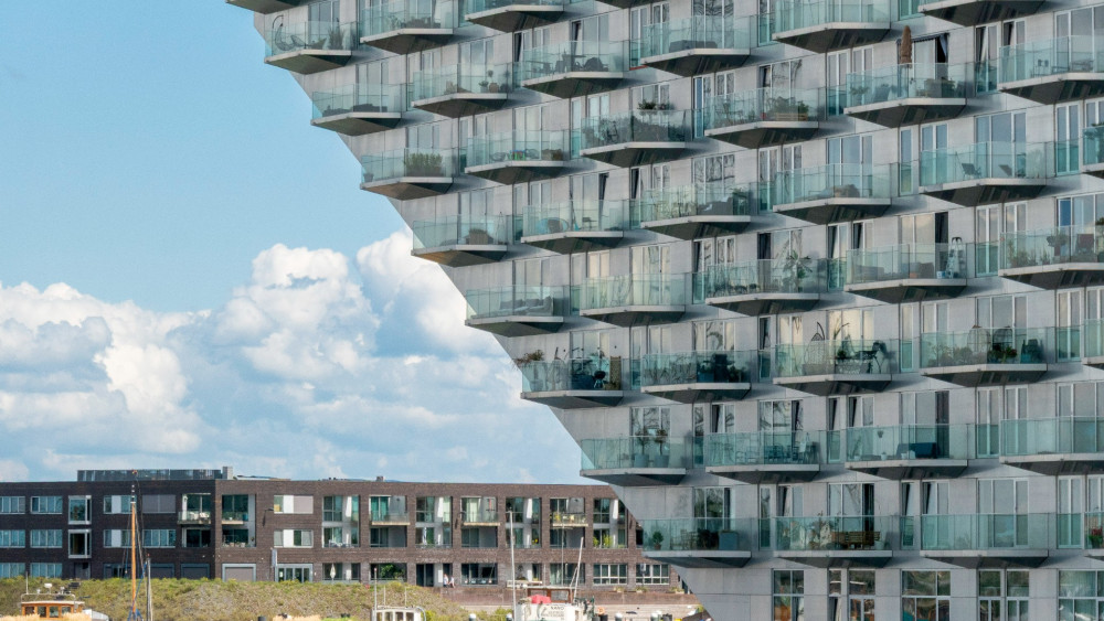 Enorme stank trekt over IJburg en Zuidoost, ''mogelijk zorgt droogte voor rioolproblemen''
