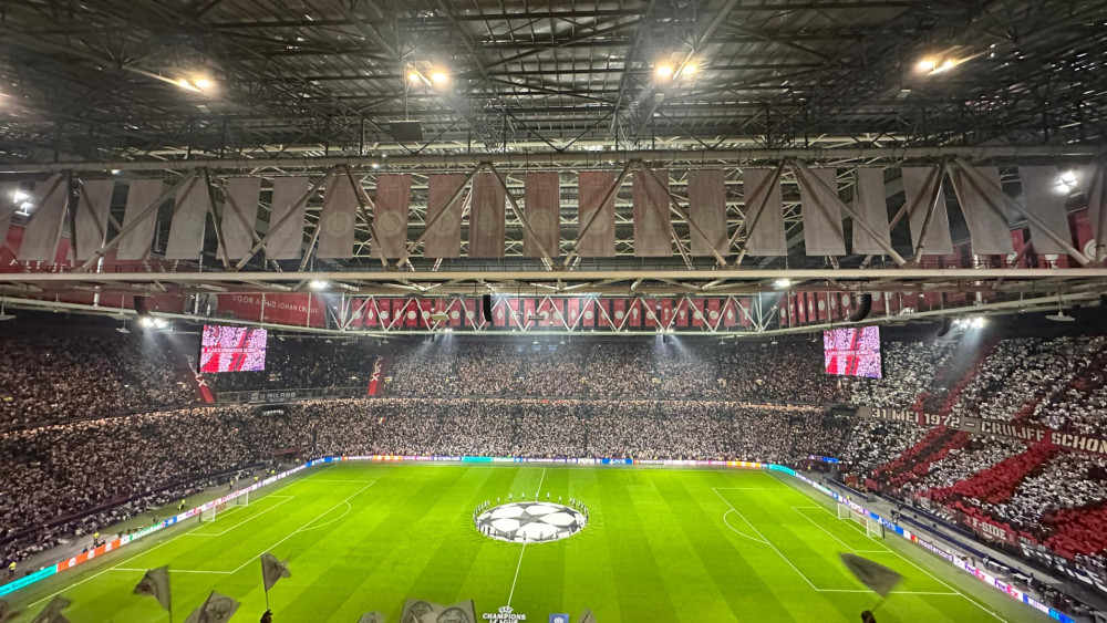 Tandeloos Ajax ten onder tegen Inter (0-2)