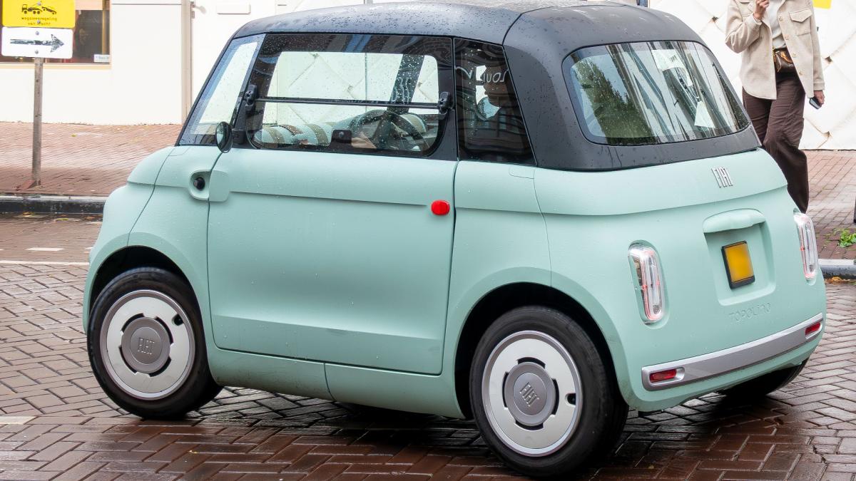 市全域の駐車許可証の取り消しにより、市内の新車軽自動車が減少
