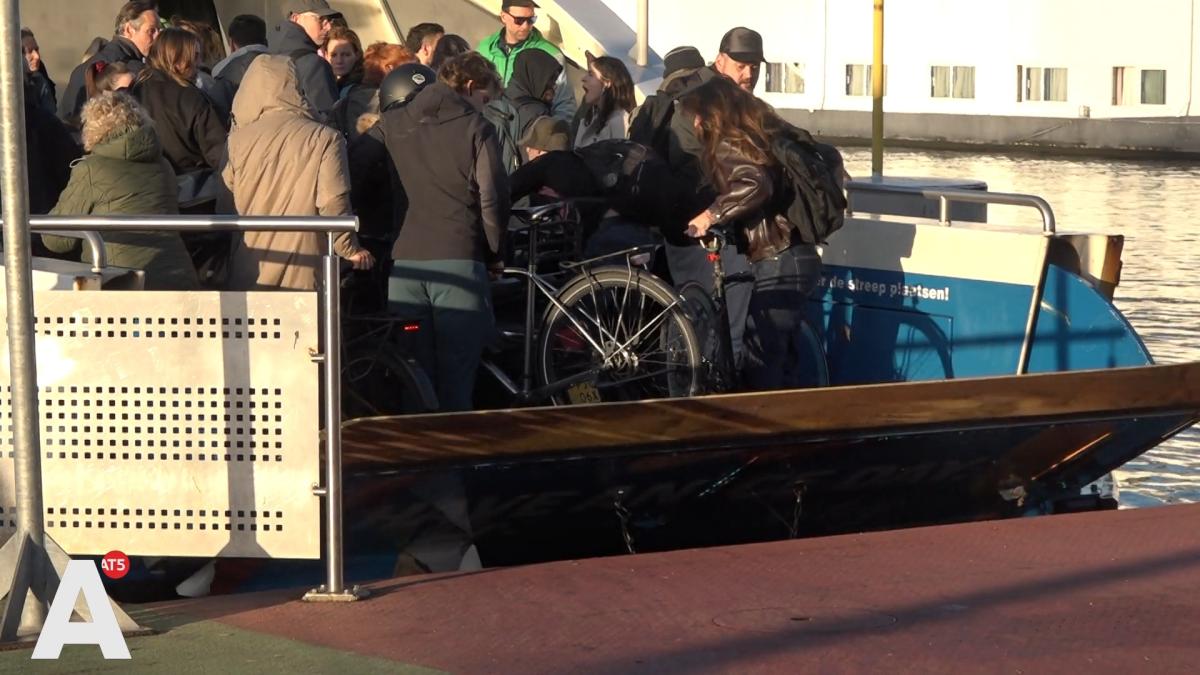 Reizigers zetten zich schrap voor chaos bij pont NDSM-werf: "Gaat gekkenhuis worden"