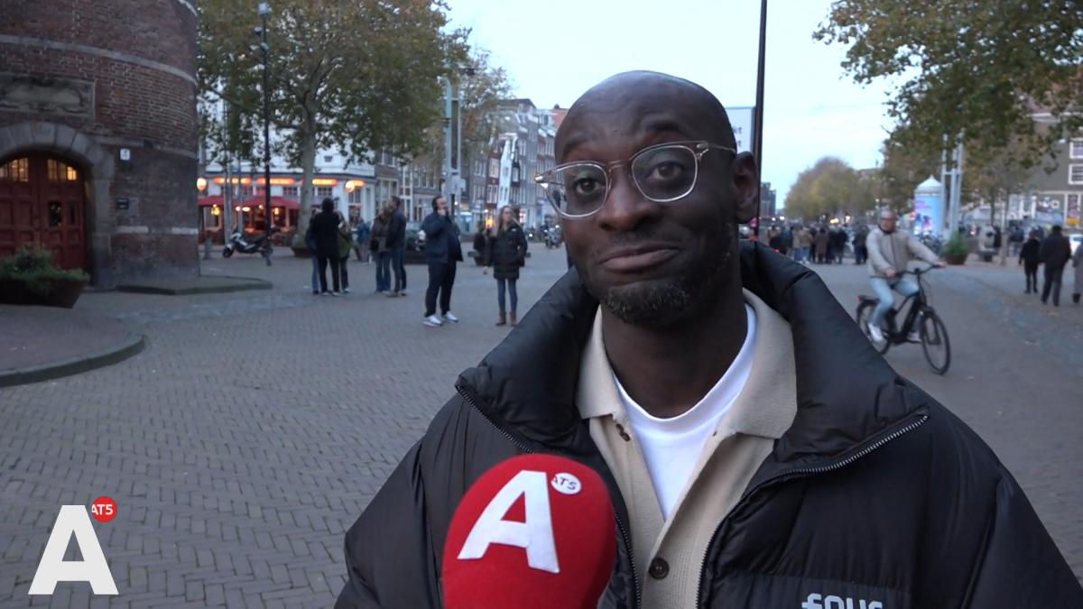 Ajax-supporters reageren op ontslag Heitinga: 