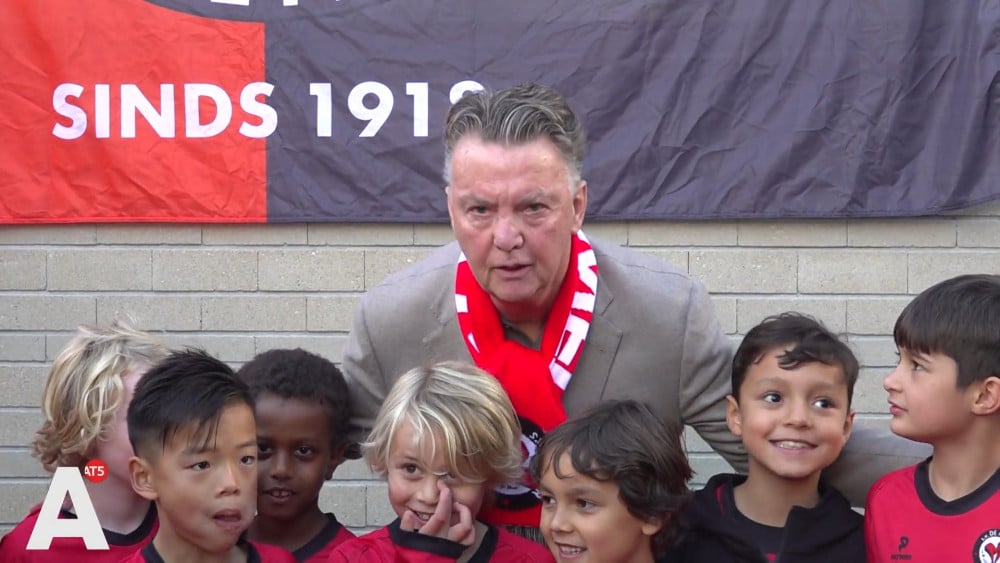 Eigen pleintje voor Louis van Gaal bij zijn eerste club SV De Meer