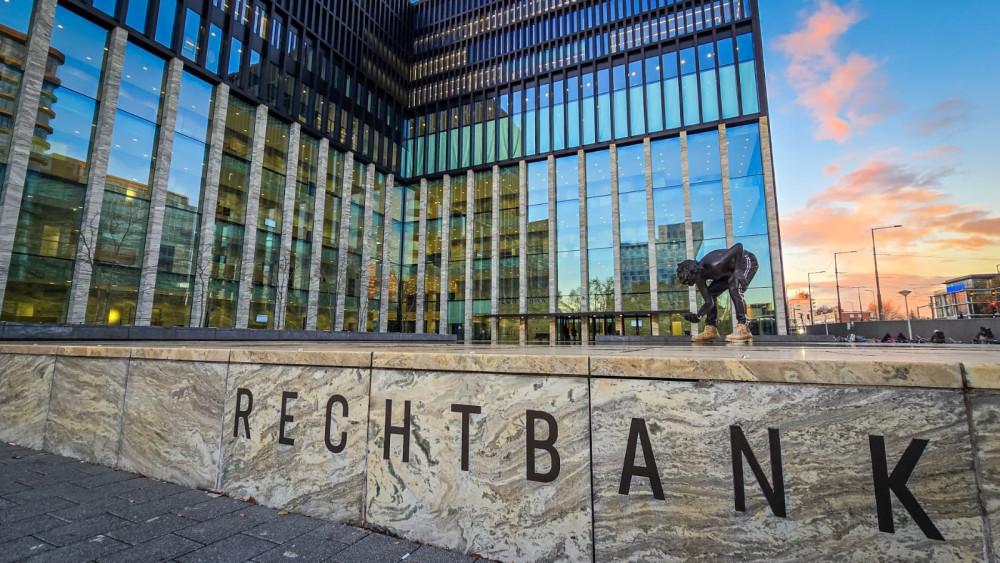 OM eist vier jaar cel tegen oud-medewerker rechtbank voor doorverkopen informatie