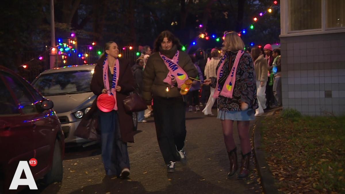 Défilé de lanternes par des femmes et des filles dans le Nord pour protester contre la violence et l’intimidation