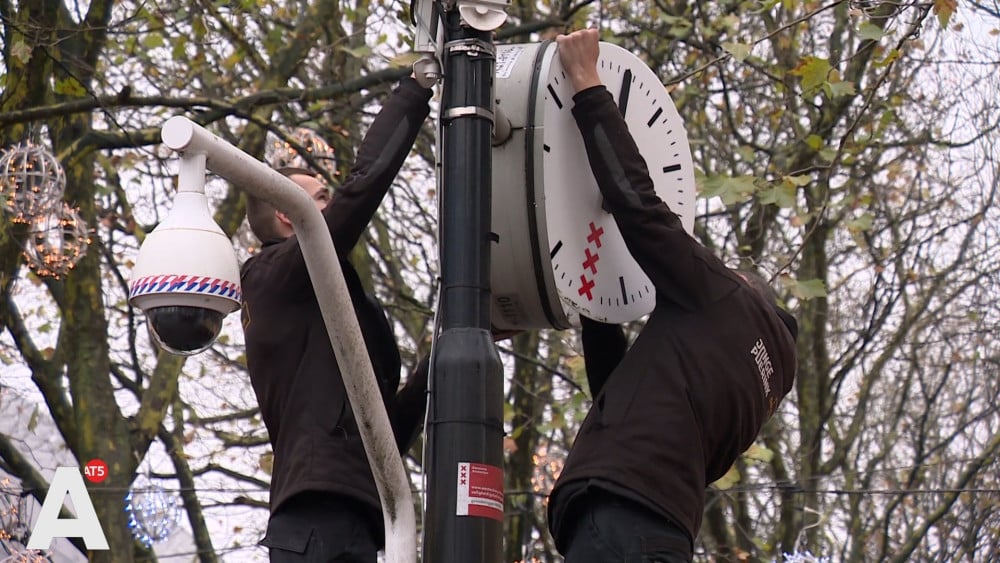 Stadsklokken zijn na één maand naar wintertijd gezet: "Kwam door GPS-storing"