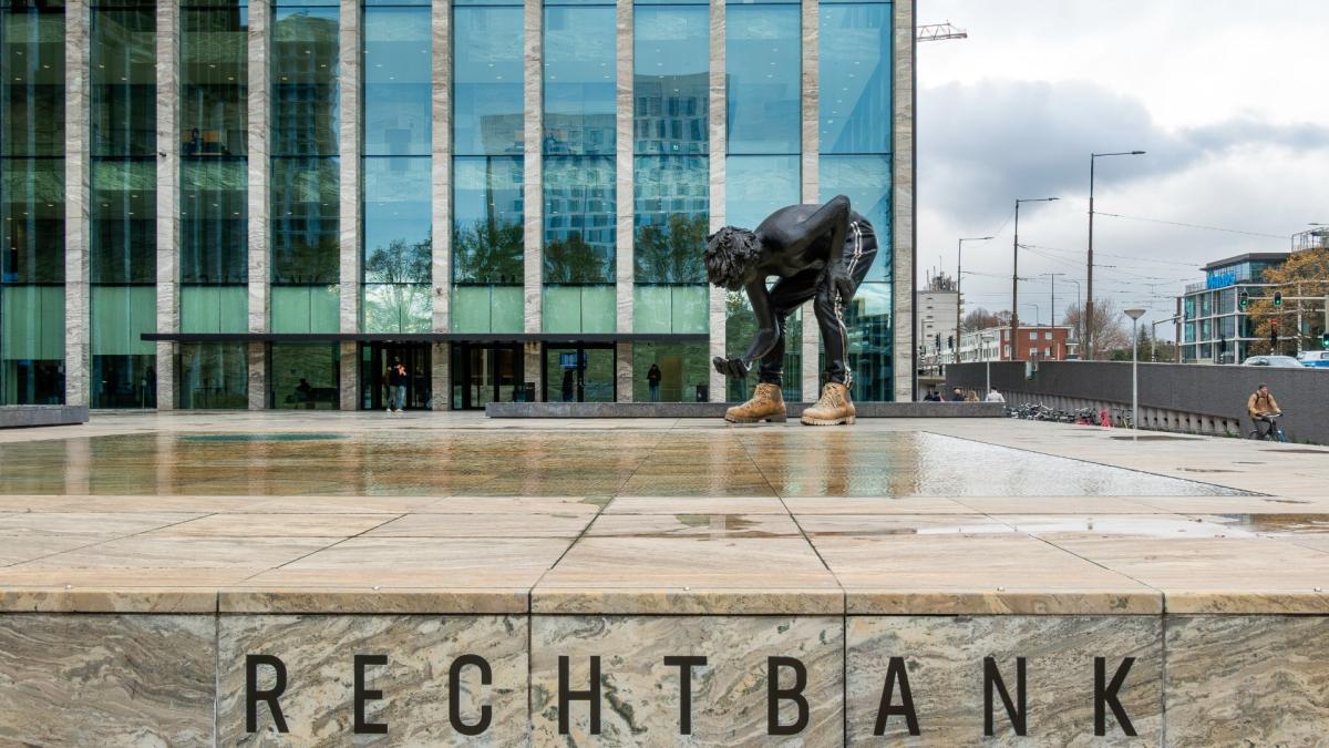 OM eist 30 maanden cel tegen man die tientallen bankrekeningen opende met deepfakes