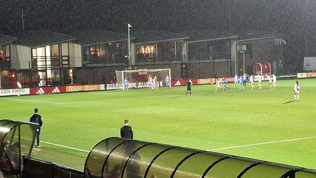 Monsterzege voor Ajax Vrouwen op FC Utrecht