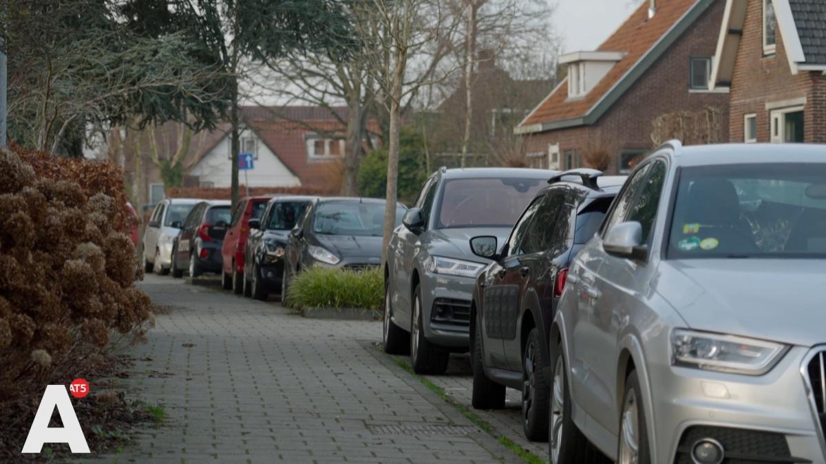Betaald parkeren in Amsterdam-Noord, dus is het dringen in Oostzaan en Landsmeer
