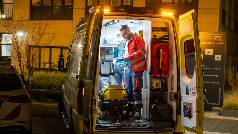 Slachtoffer woningoverval Zuidoost raakt gewond bij afweren van mes