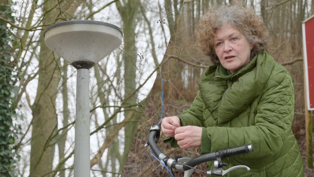 Tijdelijke noodverlichting bij Sloterplas na bedreiging twee vrouwen: "Licht al maanden stuk"