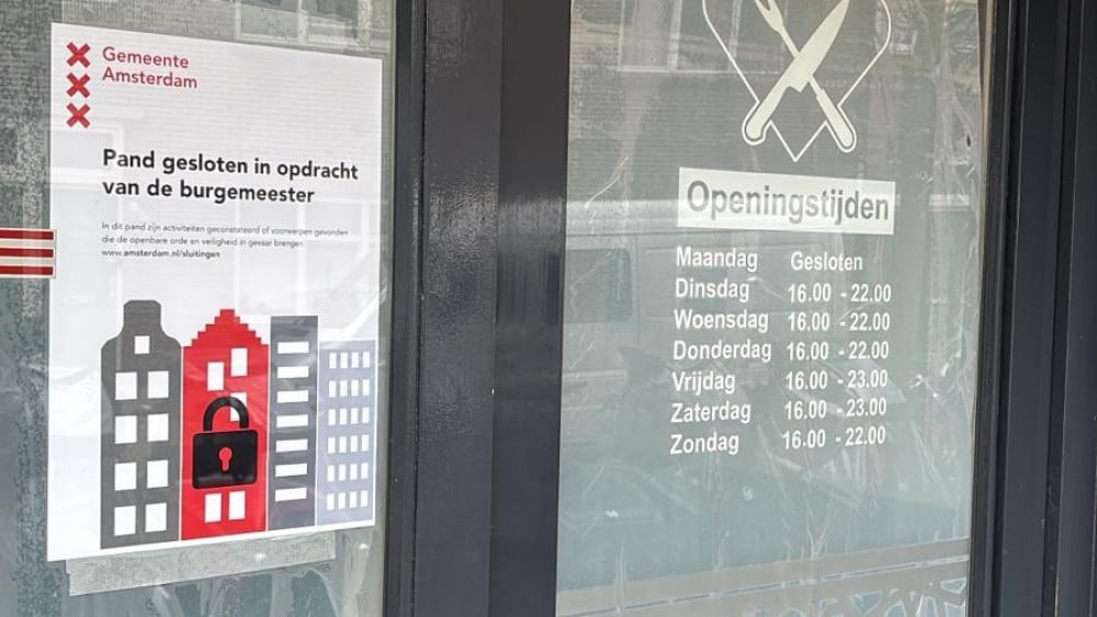 Vermoedelijke plaatser van explosief mishandeld in Weesp, gemeente sluit restaurant