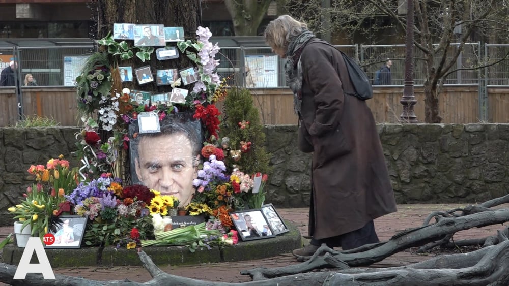 Vladimir onderhoudt al twee jaar monument ter nagedachtenis aan Aleksej Navalny