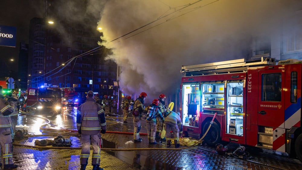 Meerdere gewonden bij grote brand op Ferdinand Bolstraat