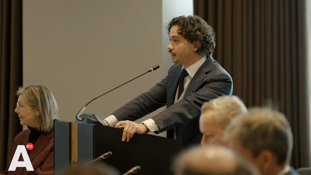 Heated Stek Oost debate ends in motion of censure supported only by part of the opposition