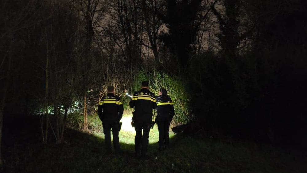 Politiehonden vinden verdachte van drugsdeal in Noorderpark na wilde achtervolging