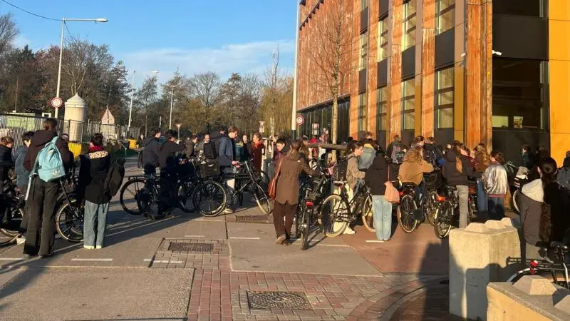 XR blokkeert deuren middelbare scholen