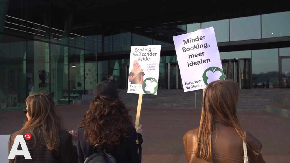 Party for the Animals wants to end mass tourism in the city: "At a certain point you're done talking and it's time for action"