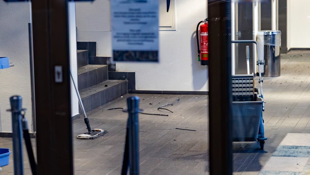 Tweetal blaast geldautomaat op in hotel in Nieuw-West