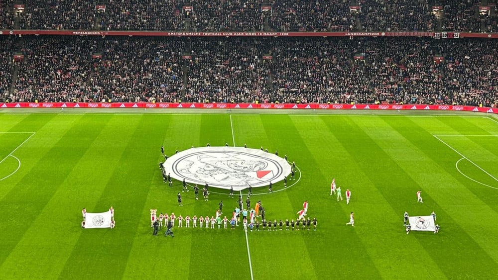 Ajax boekt grootste competitiezege in meer dan een jaar bij succesvol debuut Oscar García