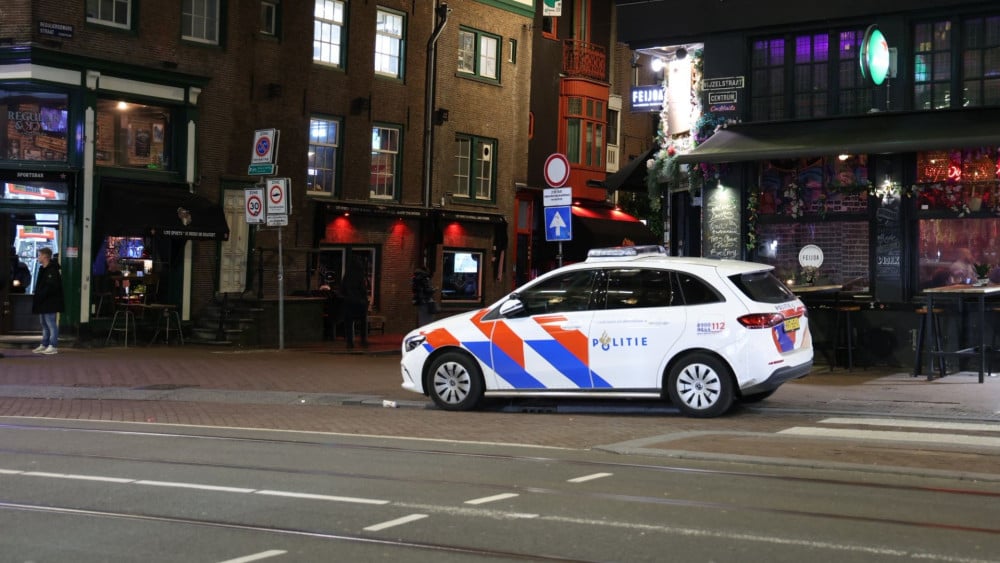 Grote vechtpartij tussen groepen op Korte Reguliersdwarsstraat, man naar ziekenhuis