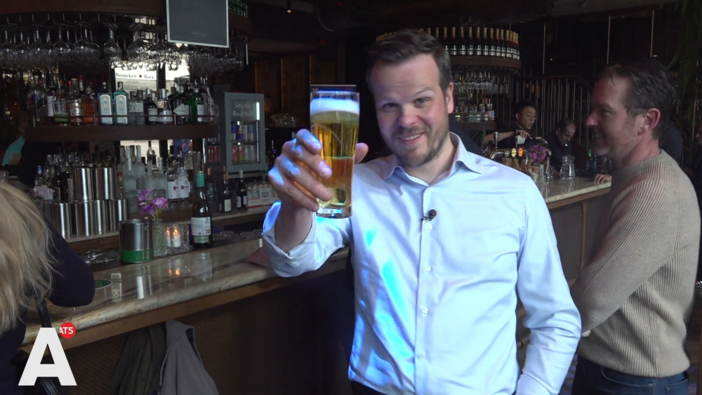 VVD campaign event mostly drinks: 'We are going to fulfill election promises: free beer'