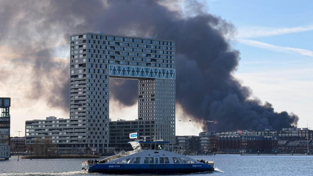 Liveblog: grote rookwolk door brand Nieuwe Hemweg