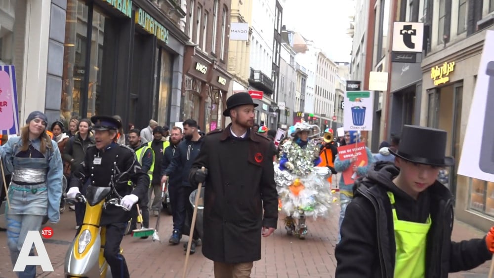 Schoonmaakspektakel in stadcentrum: "Die mooie stad die we hebben, daar moeten we zuinig op zijn"