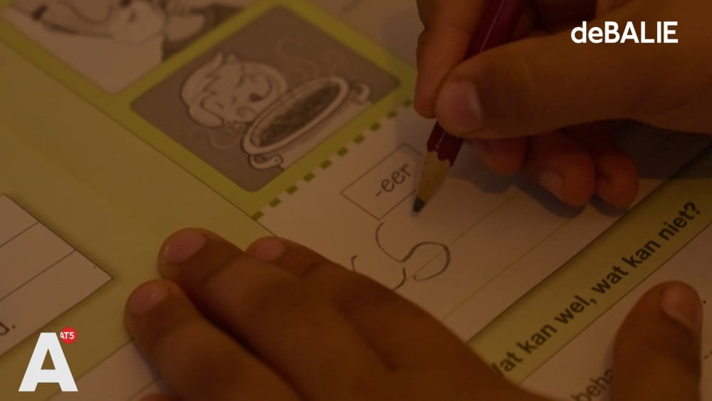 Ryan (9) gaat al drie jaar niet naar school: "In dit systeem moet je een driehoek door een rondje duwen"